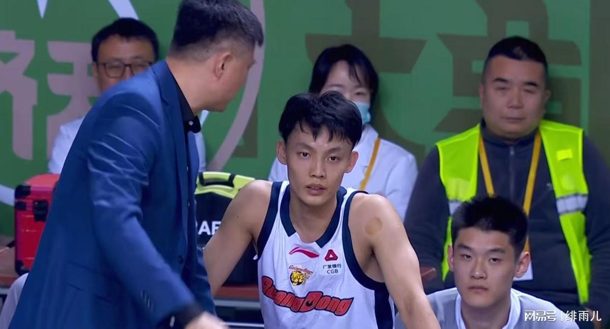 张昊受伤后！广东队内线告急，杜锋狂练黄明依，朱芳雨拒绝王浩然