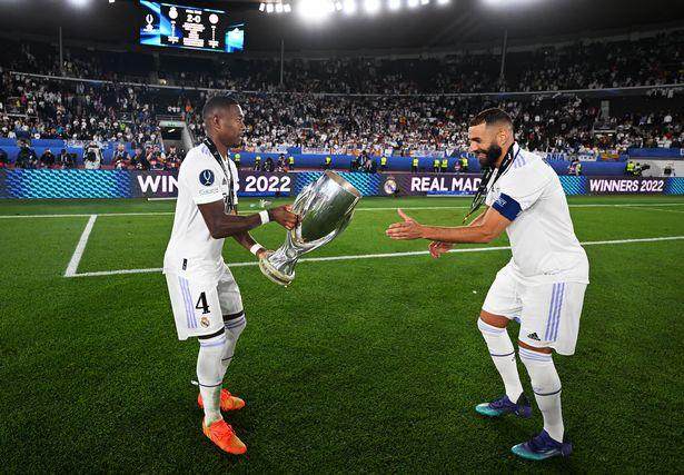 官方网站-阿拉巴：投票由球队决定 本泽马是我心中最佳前锋