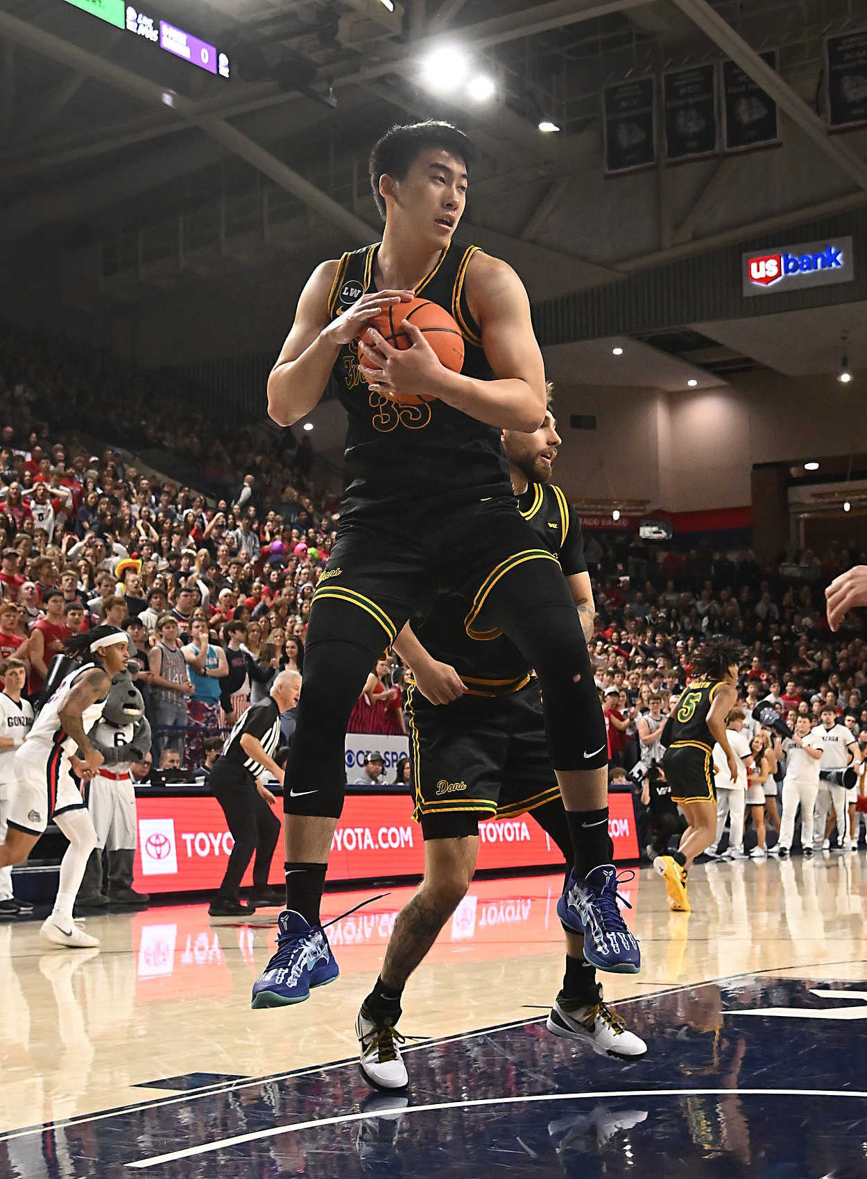 注册领彩金-媒体人：没出场时间让人糟心 王俊杰转校去适合自己风格的球队吧